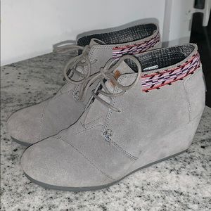 Toms wedges